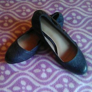 H by Halston black flat shoe